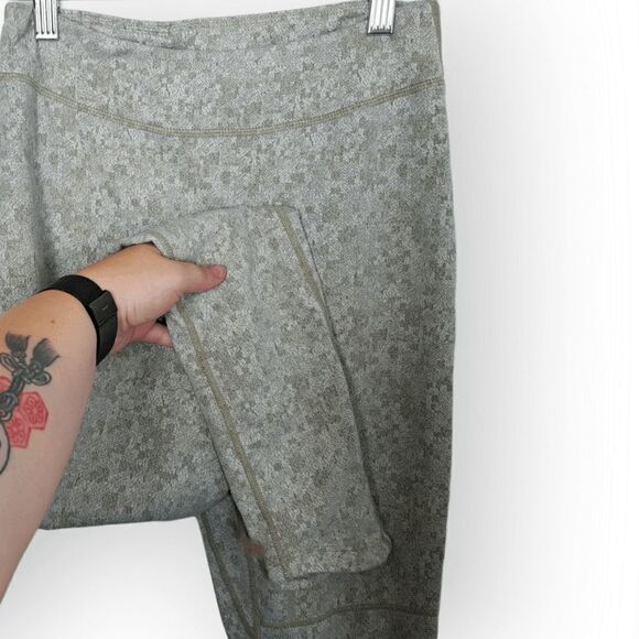 Gymshark Fit Fleur Texture Legging size Small - Picture 3 of 6